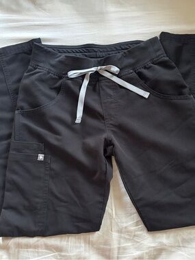 Figs Women's Black Khade Cargo Pants